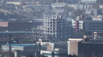 전기차·굴착기 줄줄이 北으로… “中, 밀수 문 열어줬다”